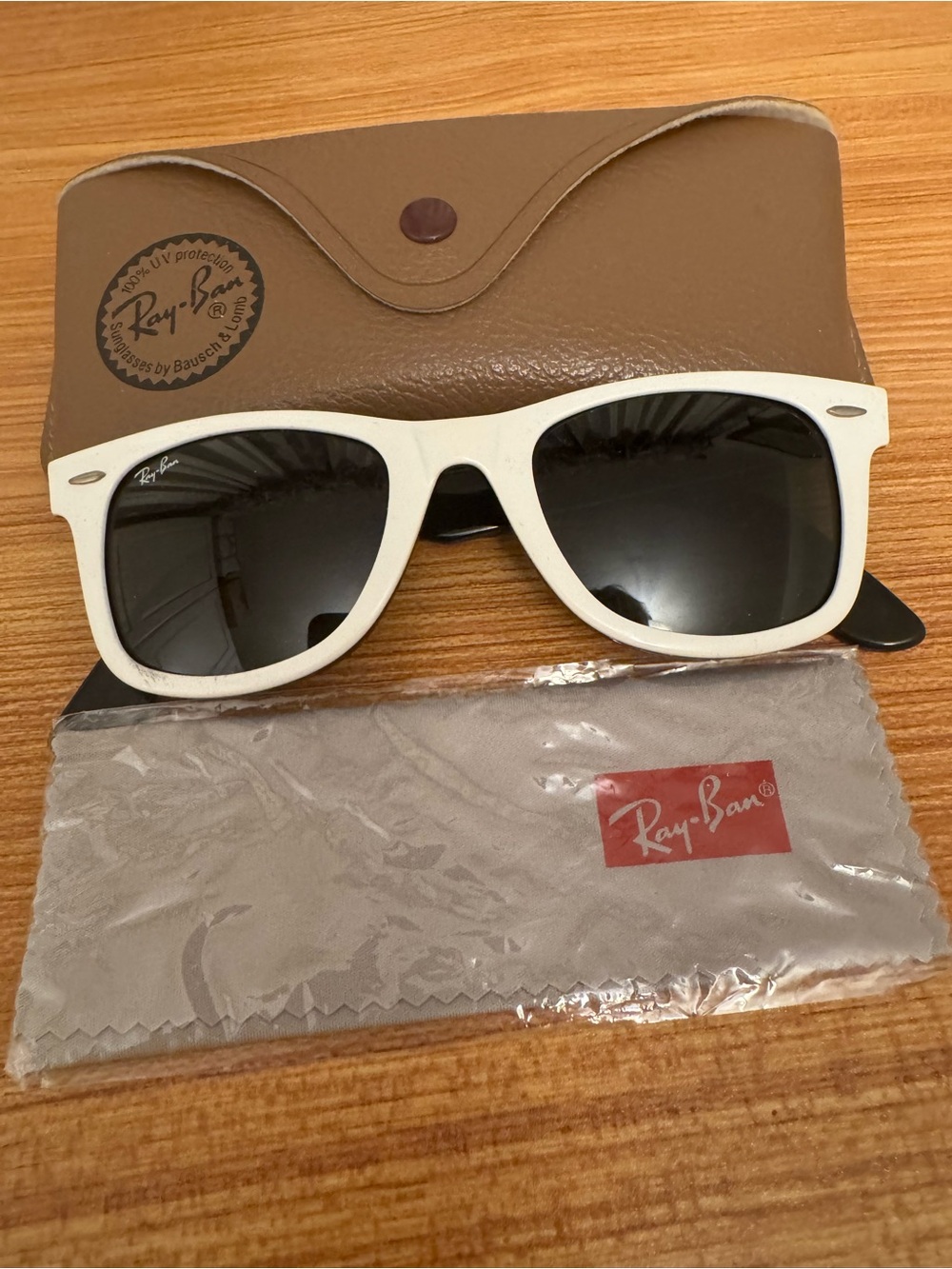 Authentic Ray-Ban White Frame Sunglasses with Black Lenses - Picture 4 of 9